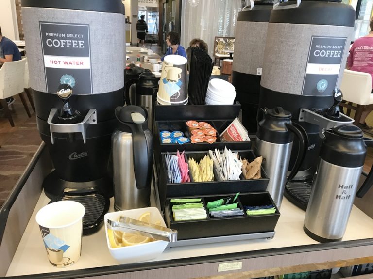 朝食会場のコーヒーステーション