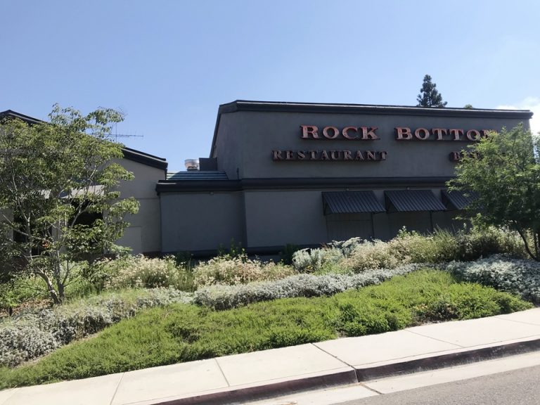 客室からオーダー&デリバリーできるバーレストラン