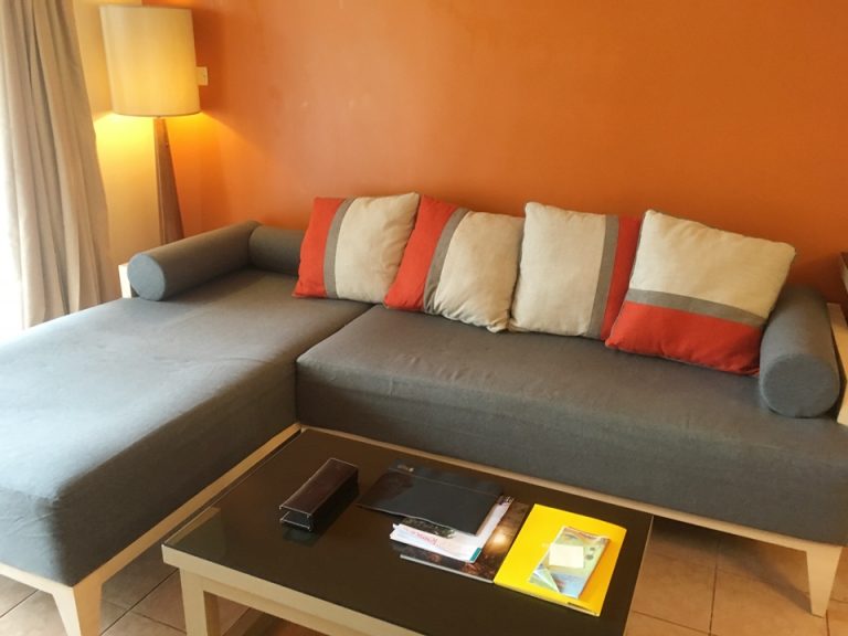 リビングのソファ。