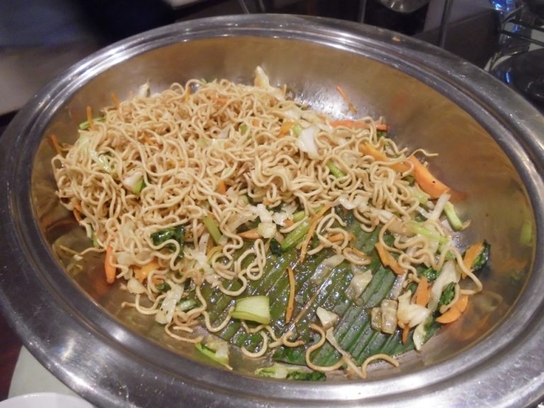 定番のミーゴレンも毎日ありました