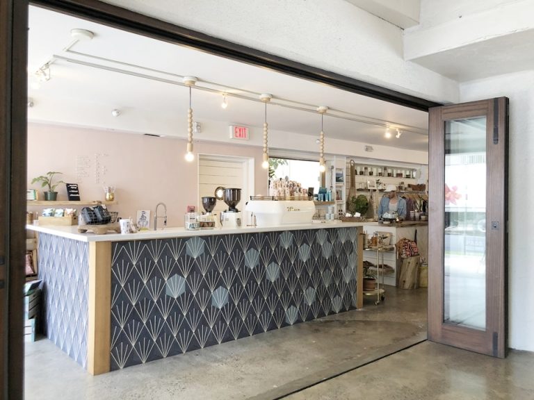 併設ショップOlive&Oliverのコーヒーカウンター