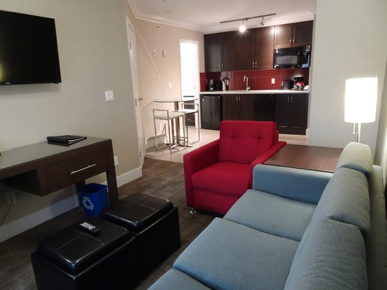 客室全体窓際方向