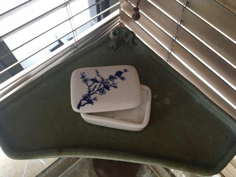 バスタブ脇にあるバスソルト