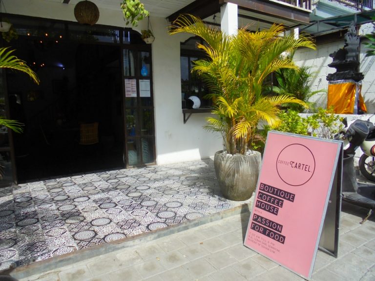 ホテルを出て徒歩3分ほどにあるカフェ(CARTEL)