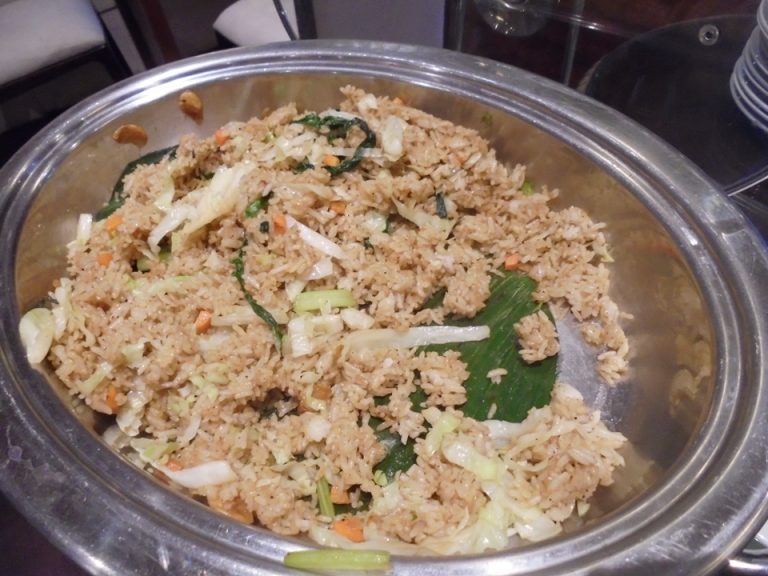 朝食は毎日変わりますがナシゴレンは毎日ありました