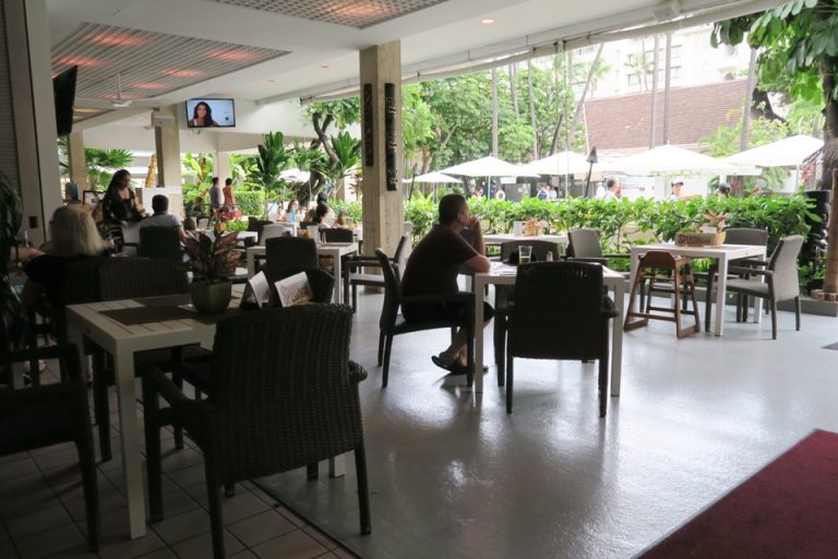 Splash bar ドリンクだけ軽食だけでもokのようです