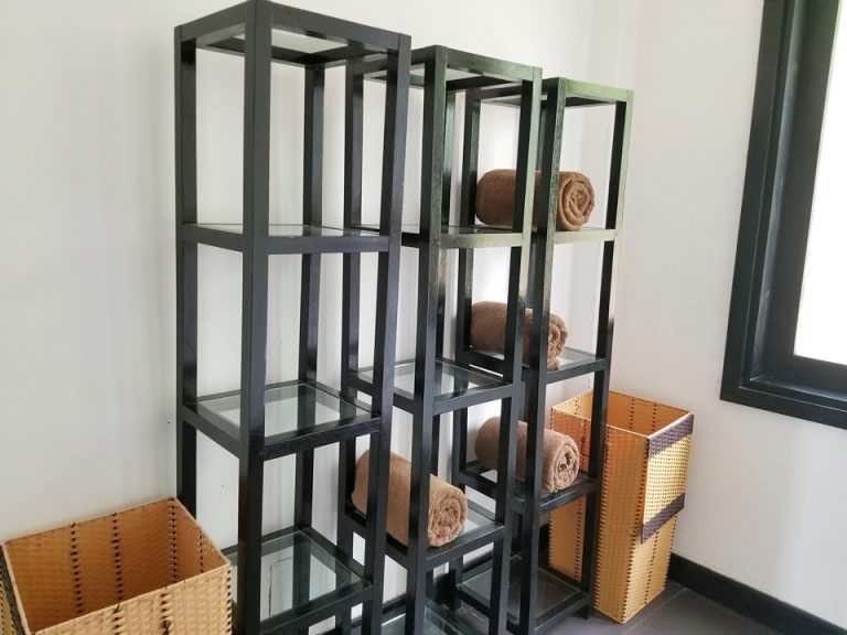 シャワールームにバスタオルも用意されています。