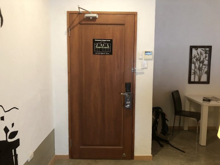 客室入口内観ドア