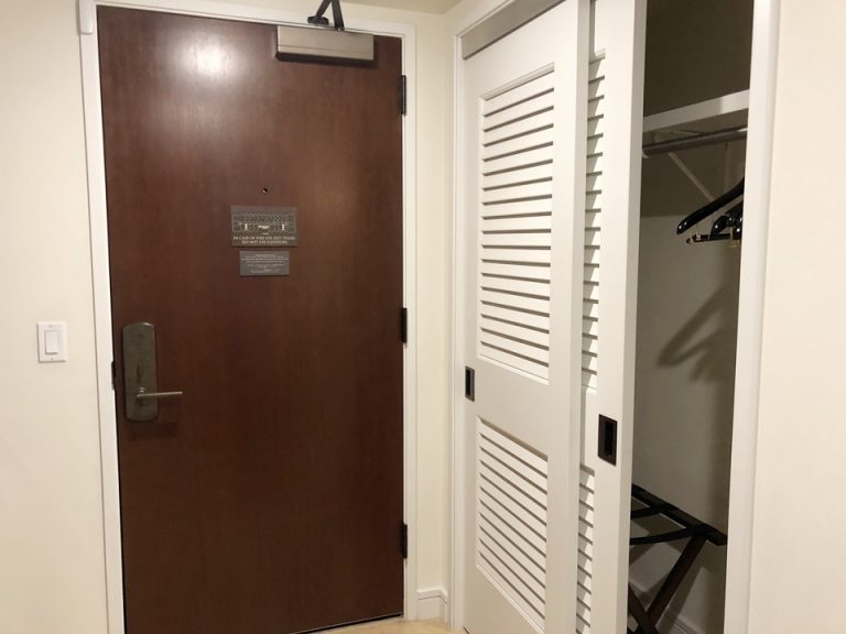 客室入口内観ドア