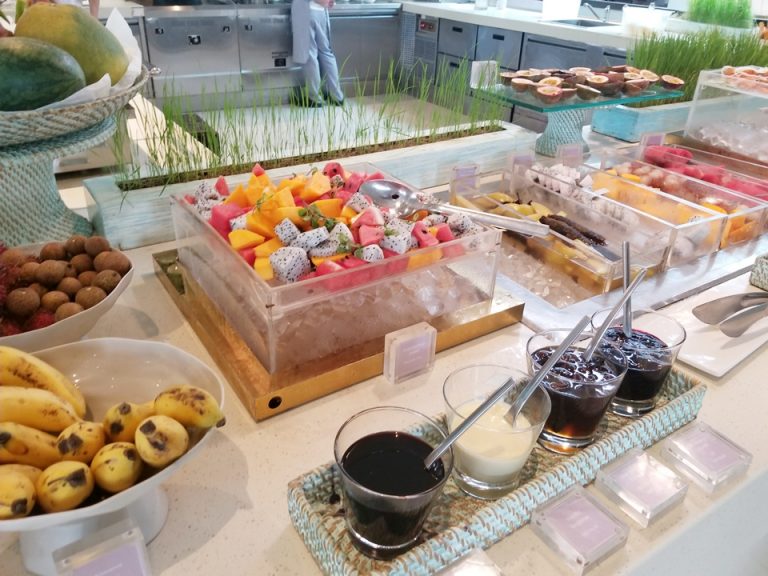 フルーツも綺麗に盛られています。