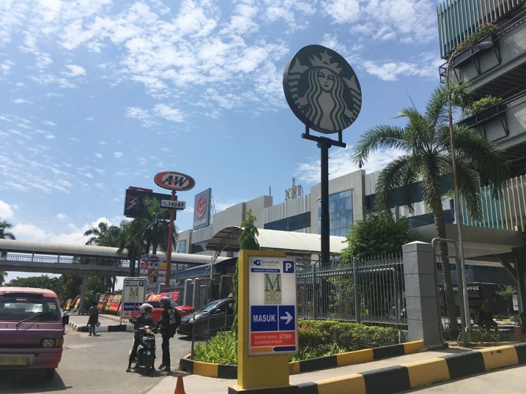 ホテル近くのショッピングモール