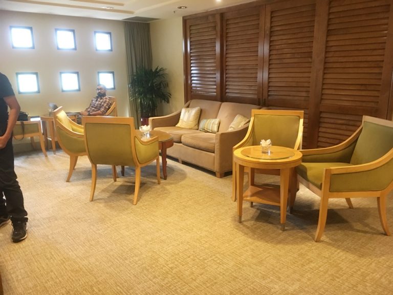 ビジネスセンター内の、待合室