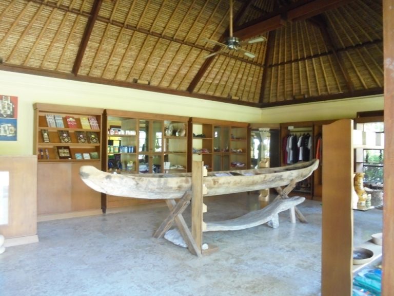 お土産屋さん店内