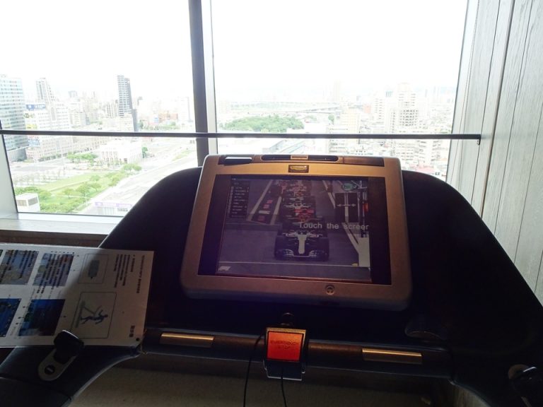 スポーツジム_ジムを使いながら台北を一望できる