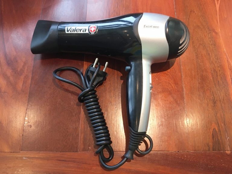 ヘアドライヤー。1800Wなので風量は十分です