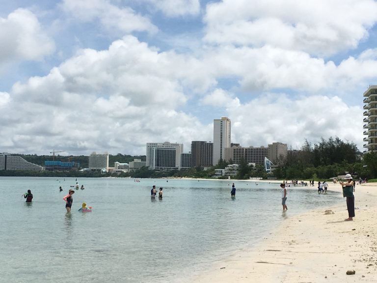 ホテル前ビーチ