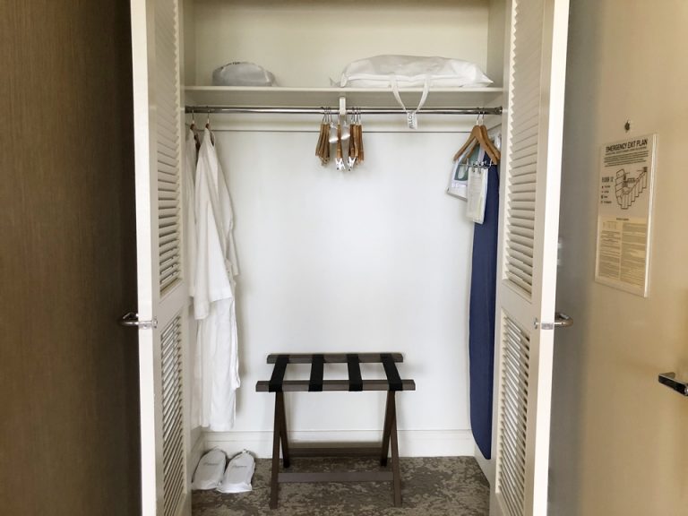 クローゼット【開け】広さも充分です。