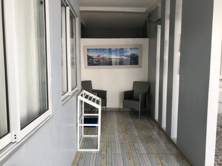 客室入口付近廊下