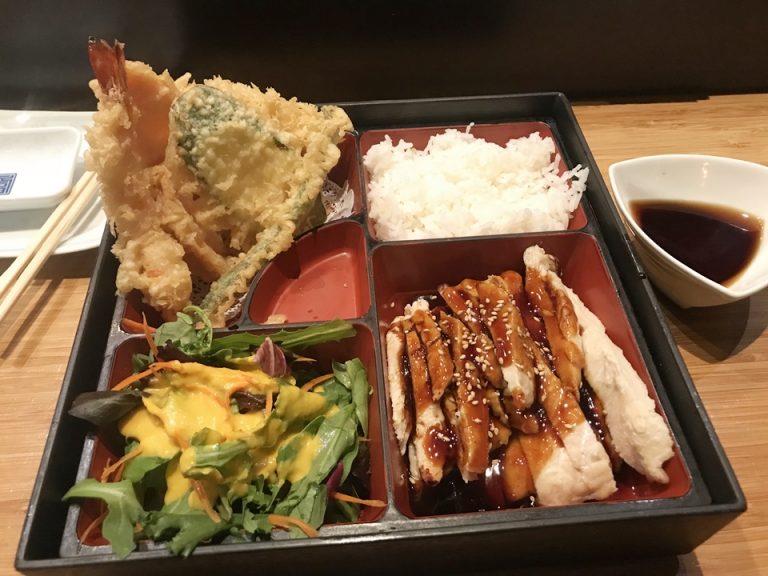 お寿司屋さんの弁当ボックス