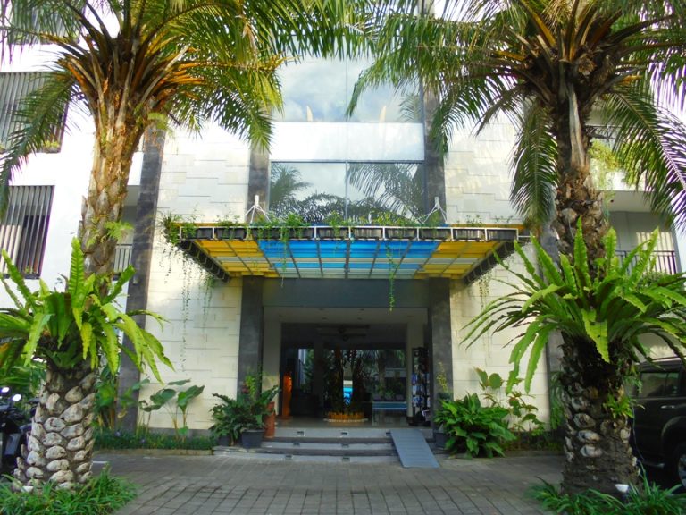 ホテルの入り口