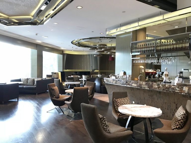 1階のバーラウンジ