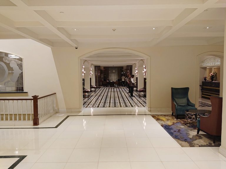 04ロビー全体横