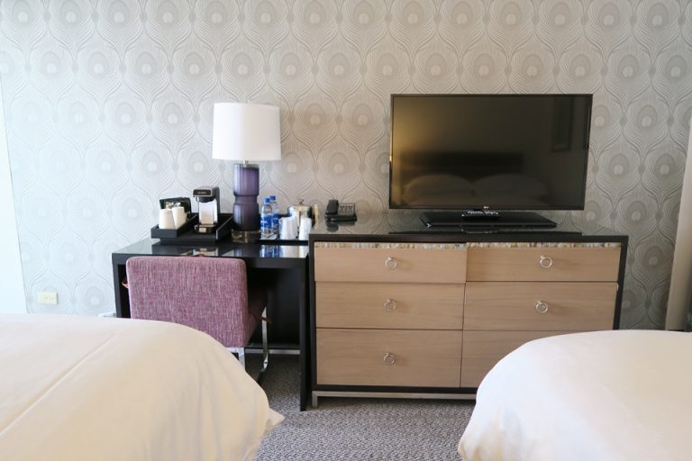 ベッド方向から