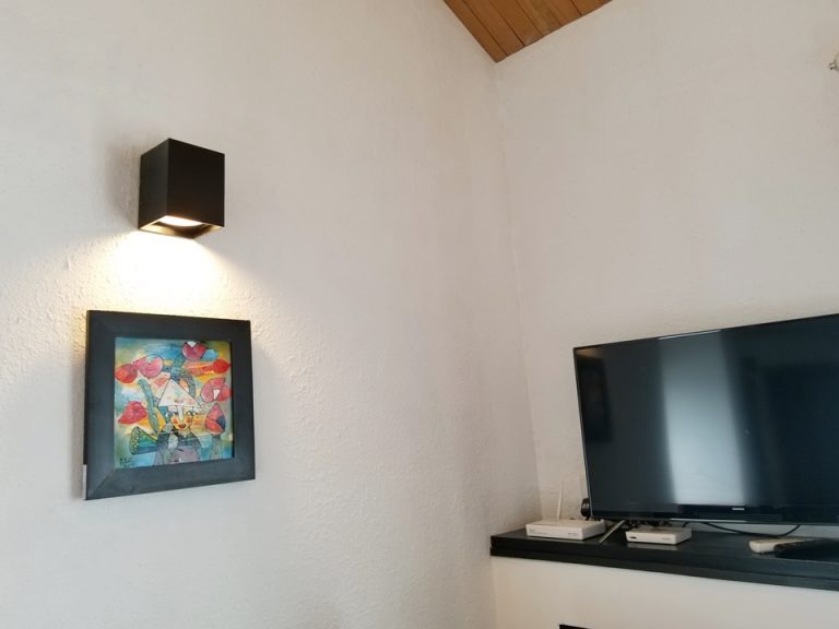 壁にはお洒落なアートがありました。