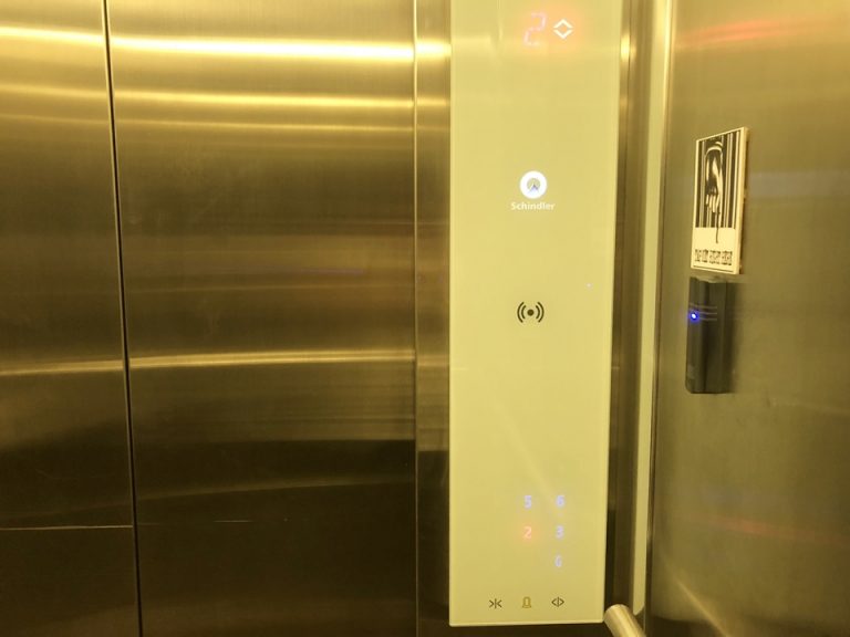 エレベーター内観 (1)