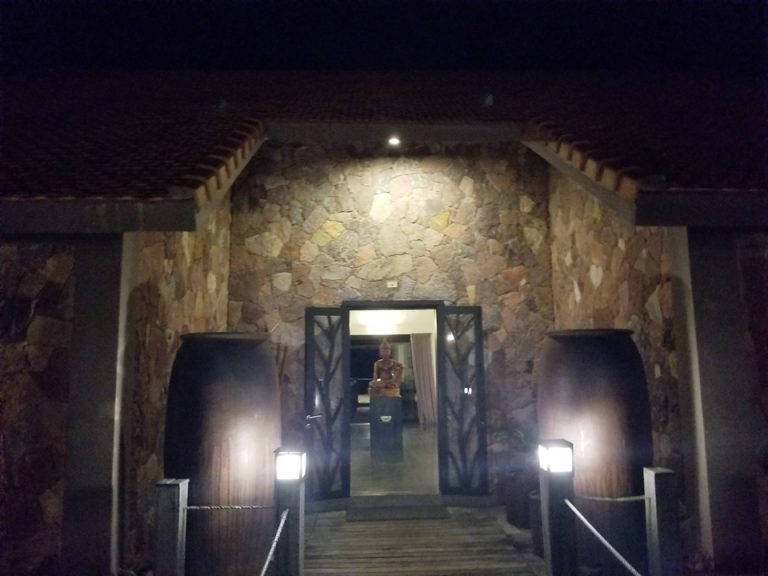 スパ受け付けの入り口です。