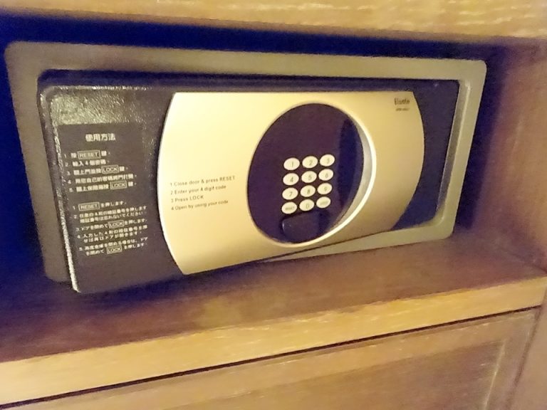 客室_セーフティーボックス閉じた状態