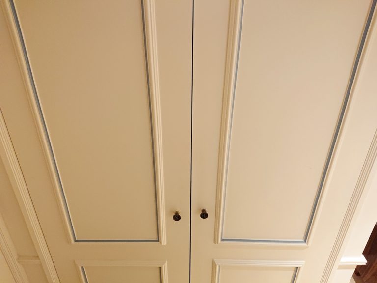 21クローゼット外観(閉じた状態)2