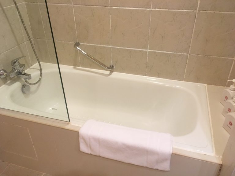 浴槽。大きすぎず、使いやすいサイズだと思います。