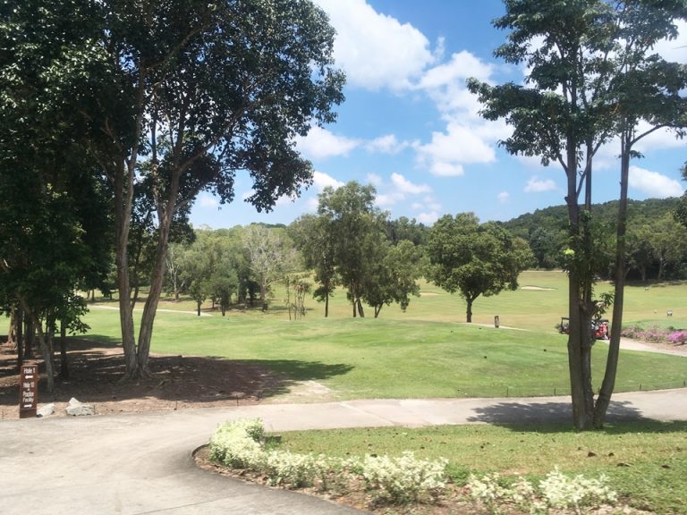 リゾート手前にあるLagunaゴルフコース (1)