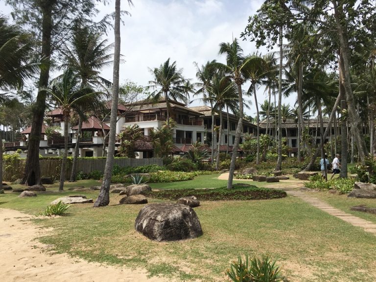 その他_ホテル内ビーチ沿い (1)