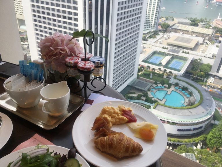 朝食会場のテーブル横から見える景色