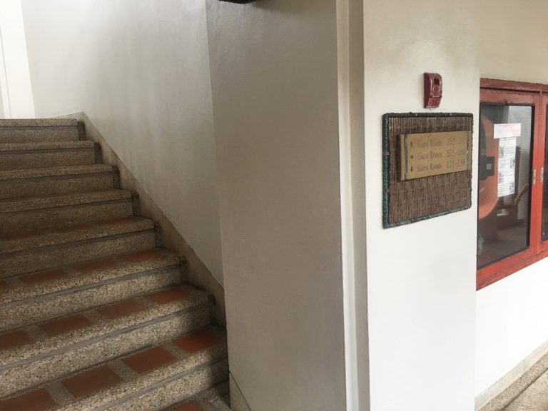 ホテル内観_部屋棟階段