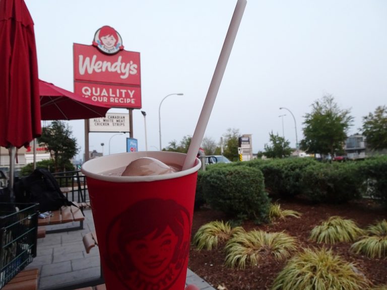 ホテルから徒歩圏内にウェンディーズあり