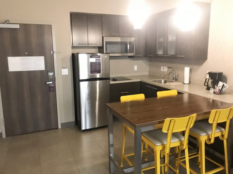 ダイニングテーブル