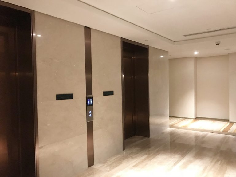 客室階エレベーターホール1