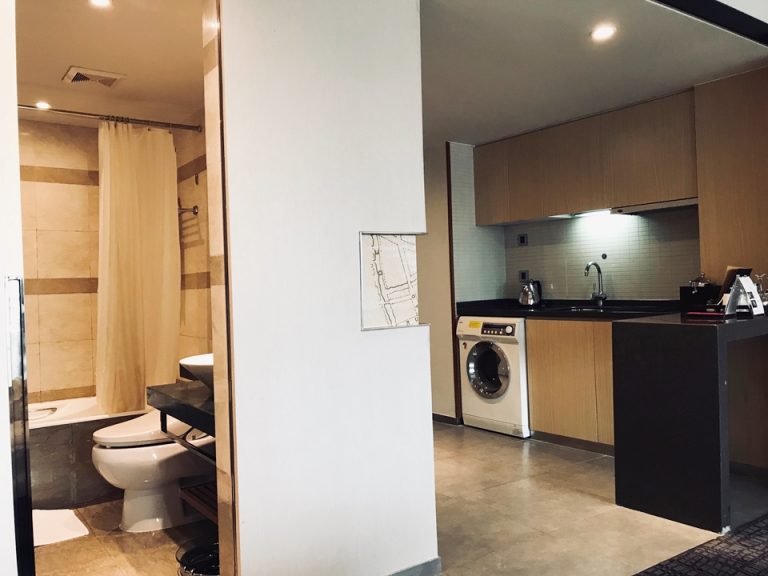 客室全体(ベッド側から)1