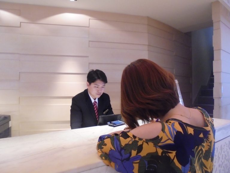 チェックイン風景2