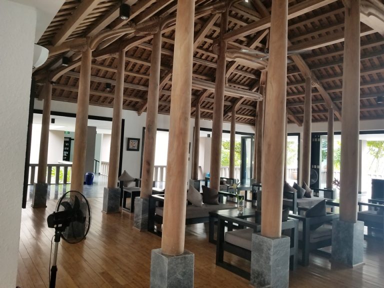 リゾート感があふれてました♪クーラーは無いので、扇風機があちこちに。