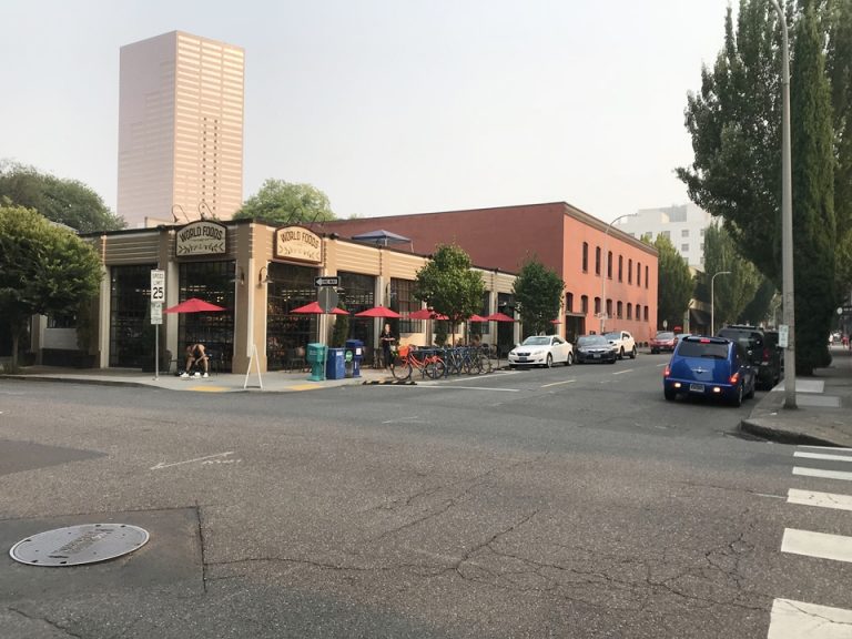 ダウンタウン中心部にかけて歩いている途中です