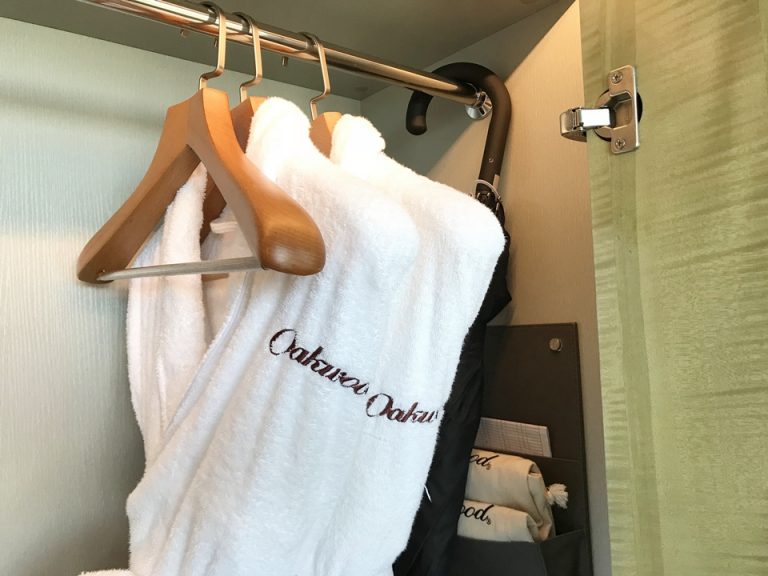 バスローブは有り難い、傘を置いてくれているのも親切