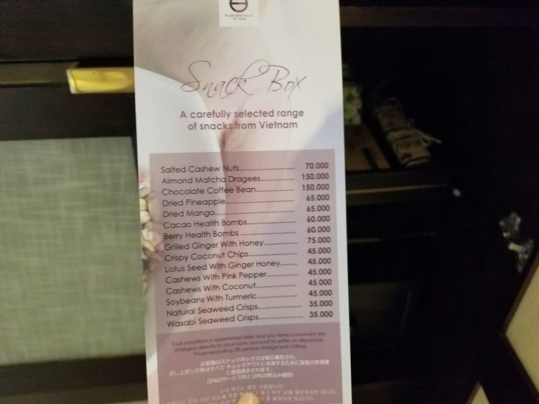 スナックボックスの料金表です。日本語表記もあります。