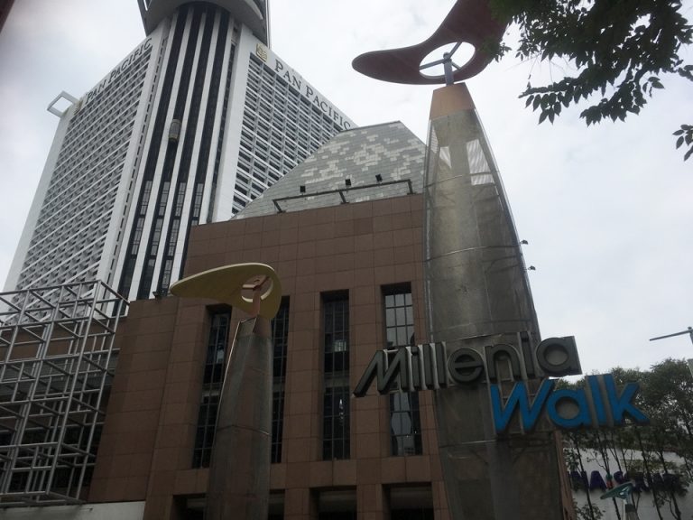 ミレニアウォークの看板