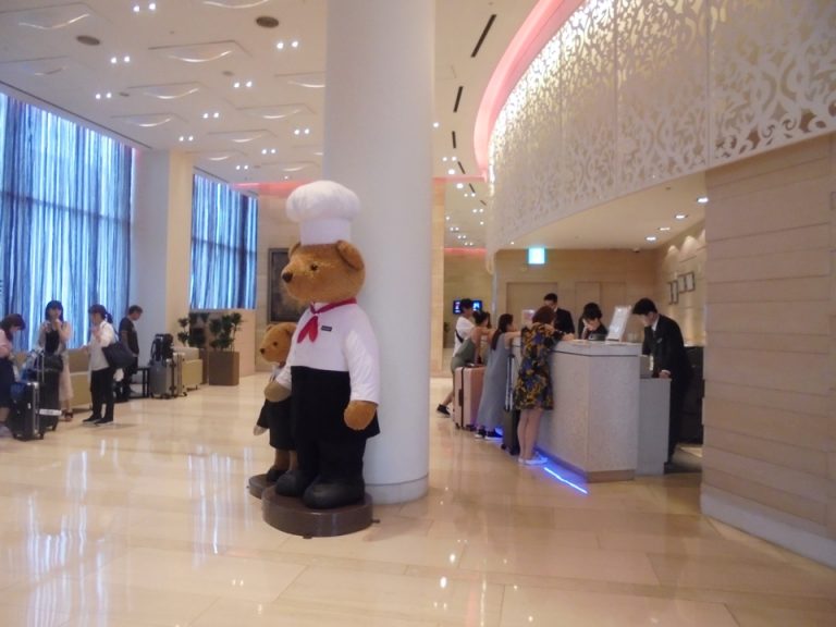 レセプションにあるククドホテルのキャラクター