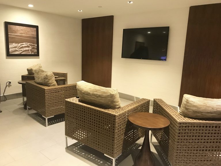 ビジネスセンター ソファ側