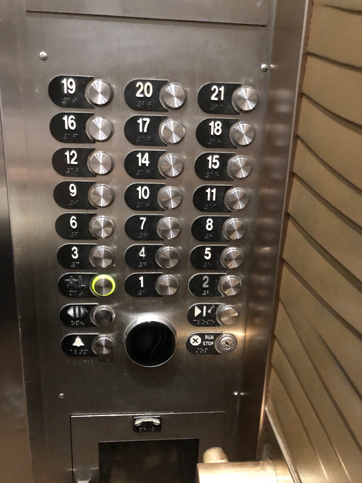 エレベーター階数ボタン